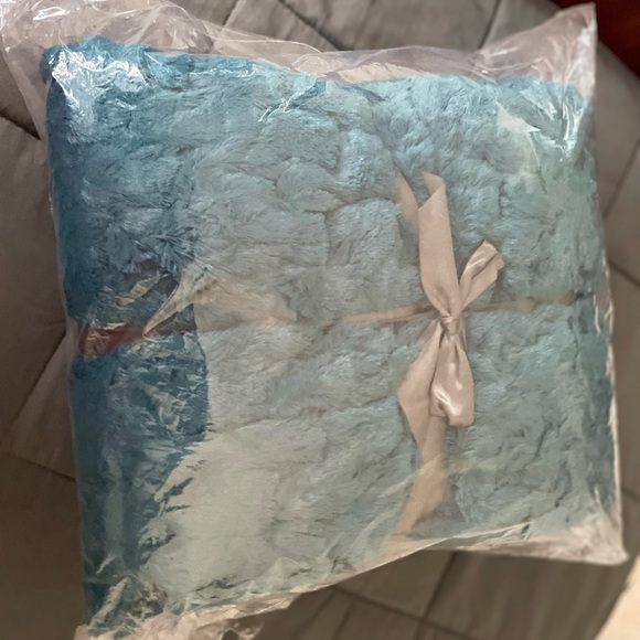 Throw - Picture 7 of 7